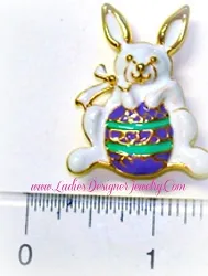 Vintage Bunny Rabbit Easter Egg Pin Brooch Ladies Children Jewelry Pins, Peter Rabbit White Purple Green Enamel Vintage Brooches Pins Easter Holiday