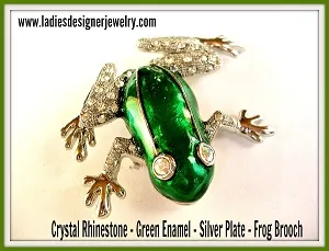 vintagefrogpins_vintagefrogbrooch_rhinestonefrogpins_rhinestonefrogbrooch_ladiesdesignerjewelry_diamondfrogpin_crystalfrogpin_goldfrogpin_estatepinsbrooches_greenfrogpin_frogs