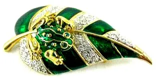 frogonaleaf_vintagefrogpins_vintagefrogbrooch_rhinestonefrogpins_rhinestonefrogbrooch_ladiesdesignerjewelry_diamondfrogpin_crystalfrogpin_goldfrogpin_estatepinsbrooches_frogonalilypin