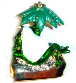 frogonaleafpin_relaxingfrogpin_vintagefrogpins_vintagefrogbrooch_rhinestonefrogpins_rhinestonefrogbrooch_ladiesdesignerjewelry_diamondfrogpin_crystalfrogpin_goldfrogpin_estatepinsbrooches