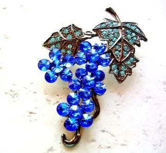 Vintage Blue Sapphire Zircon Rhinestone Cluster Of Grapes Pin Brooch, Wine Festival Bunch Of Grapes Brooch Pins