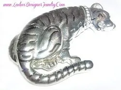 vintagesilvertigerpin_vintagetigerpins_vintagetigerbrooch_largetigerbrooch_largetigerpin_ladiesdesignerjewelry_estatebrooch_tigers