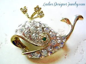 Vintage Pave Rhinestone Whale Gold Plate Pin Brooch Aquatic Mammal, Whale Figural Pin Broach R55, Crystals Pave Diamond Fish Broche Whales Fish, Ladies Women's Designer Fashion Jewelry Vintage